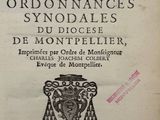 un vieux livre avec l'image d'un lion dessus