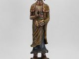 statue d'une femme tenant un bébé dans ses bras