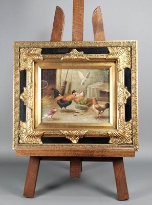 une peinture à l'huile représentant des poulets, posée sur un chevalet, sur un fond gris