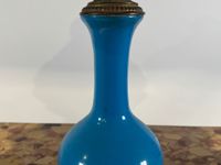 Lampe en opaline bleue et monture en laiton, l'abat jour en … (photo 3)