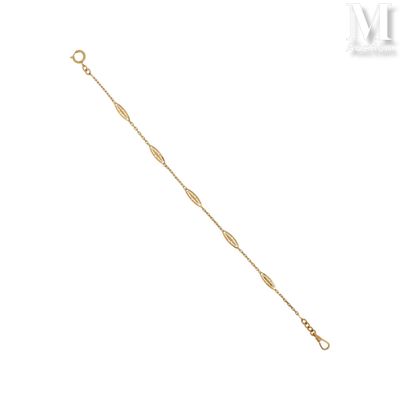 a gold chain bracelet with a diamond cut design