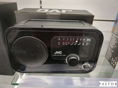 une radio posée sur une table en verre