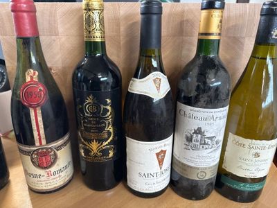 Lot de 5 bouteilles de vin. Composé de - Photo 1