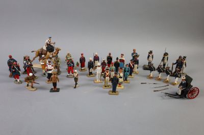 LOT DE SOLDATS En métal peint pour la plupart Quelques uns e… - Photo 1
