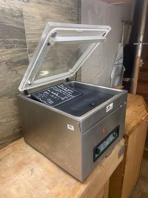an image of a machine that is sitting on top of a wooden table