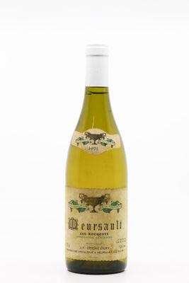 gros plan d'une bouteille de vin sur fond blanc