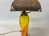 an image of a lamp that is sitting on a table