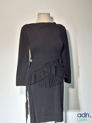 une robe exposée sur un mannequin
