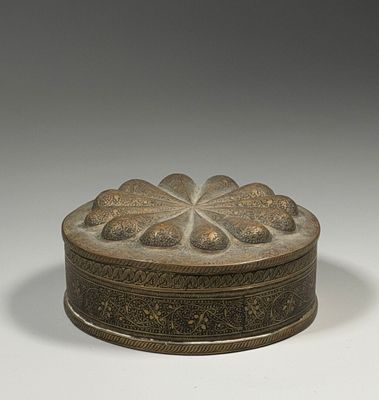 Travail INDO-PERSAN du XIXe siècle. BOITE circulaire à décor…