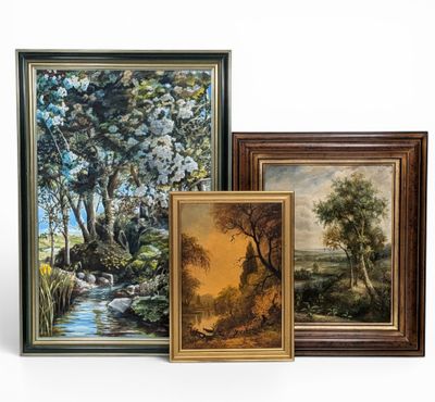 trois tableaux encadrés représentant des arbres et un ruisseau dans un décor boisé