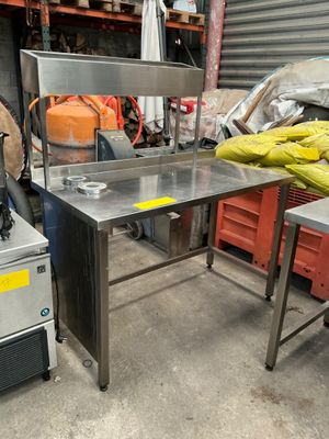 TABLE DE PREPARATION INOX AVEC DISTRIBUTEUR DE GOBELETS AVEC ETAGERE H - Photo 1