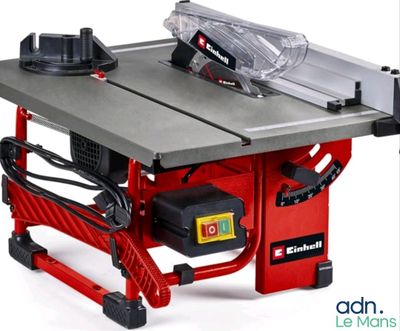 a picture of a table saw on a work bench