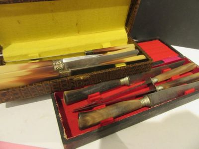 une boîte contenant tout un assortiment de couteaux de différents types