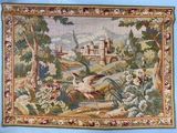 une image d'une tapisserie accrochée au mur d'une pièce