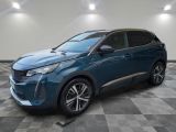 un SUV Toyota C-HR bleu de 2020 garé dans un garage