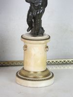 PAIRE DE CANDELABRES en marbre blanc et bronze à double pati… (photo 4)