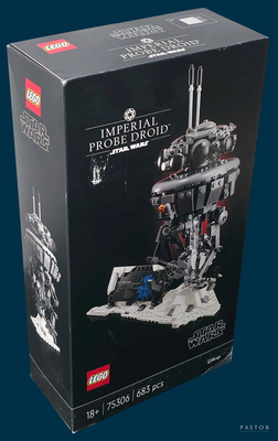 une boîte contenant une maquette Lego représentant un vaisseau spatial