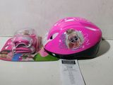 un casque rose orné d'une image de chien