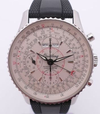 un gros plan d'une montre-bracelet au cadran rose