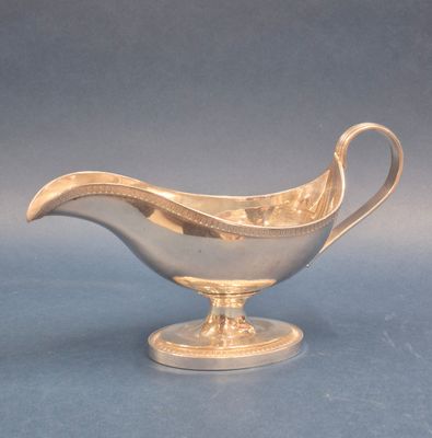 Dans le goût de CHRISTOFLE Saucière en métal argenté à décor…