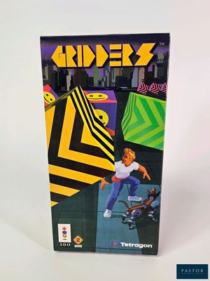 une boîte sur laquelle figure l'image d'un skateur