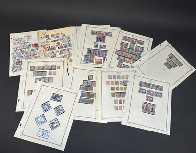 Plusieurs types de timbres sont disposés sur un fond noir
