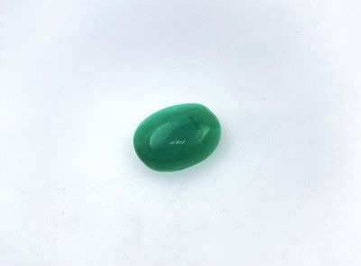 CHRYSOPRASE ovale taillée en cabochon.