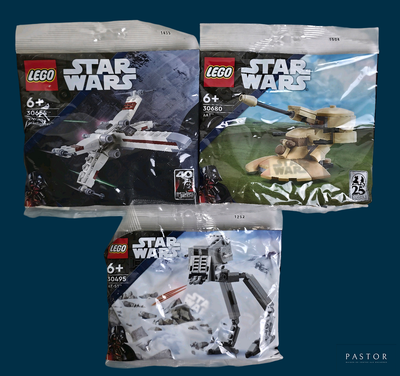 trois sachets de Lego Star Wars sont empilés les uns sur les autres