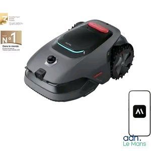 une image représentant une tondeuse robotisée équipée d'une télécommande