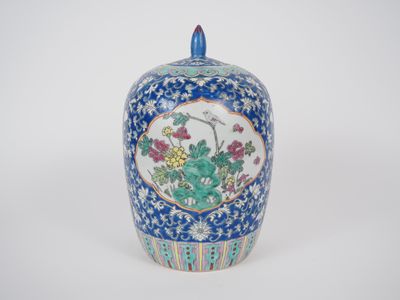 Chine, XXe siècle. Pot à gingembre en porcelaine et émail po…