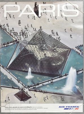 une image représentant un magazine sur lequel figure la photo d'un bâtiment et d'une fontaine
