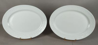 HAVILAND, Limoges. Deux grands plats en porcelaine blanche, … - Photo 1