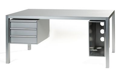 bureau en métal gris avec des tiroirs et un tiroir en dessous