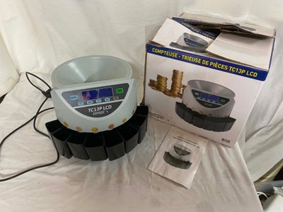 an image of a water filtrator in a box