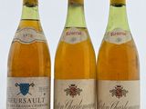 trois bouteilles de vin posées sur une table l'une à côté de l'autre