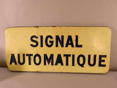 an old yellow sign with the words signal automatique on it