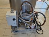 une machine qui se trouve au milieu de la pièce