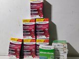 plusieurs sachets de liquide empilés les uns sur les autres sur une table