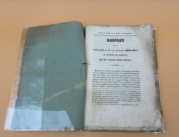 DUMONT-DURVILLE M. le Capitaine : Rapport sur le Voyage de M. Le ...