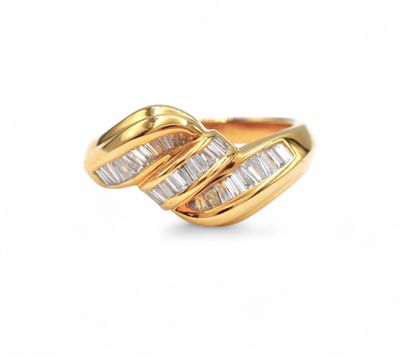 a yellow gold ring with baguets and diamonds