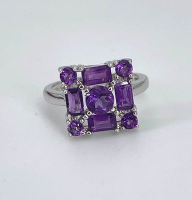 Bague en argent sertie d'environ 1.5 carats d'Améthyste