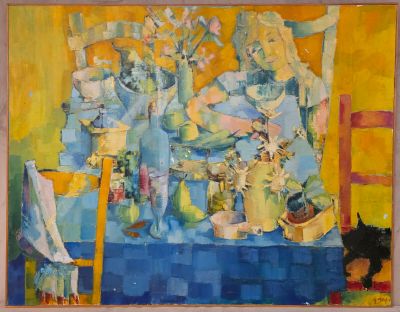 un tableau représentant une femme assise sur une chaise avec un chien