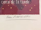 a picture of a sign that says cincode la tarde