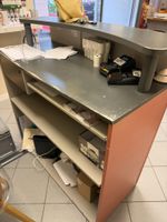 Ensemble de mobilier d'accueil de magasin comprenant : un co…