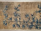 une image représentant un morceau de tissu orné de fleurs bleues