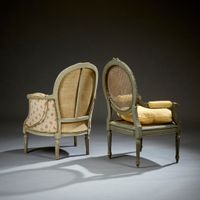 Fauteuil médaillon en hêtre laqué gris. (photo 5)