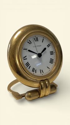 CARTIER - Vers 1990 Belle pendulette réveil de bureau en lai…