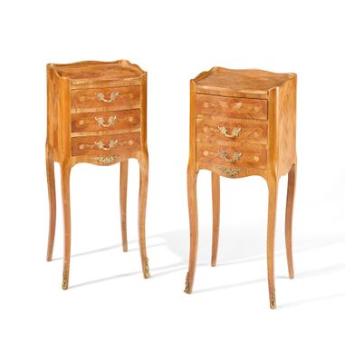 paire de commodes de style Louis XV