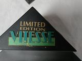 an image of a black triangle with the words vitesse on it