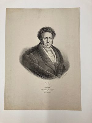 un dessin en noir et blanc représentant un homme en costume